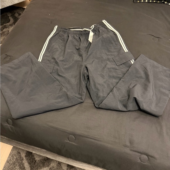 Aritzia TNA Barry Cargo Pants NWT - Picture 2 of 4